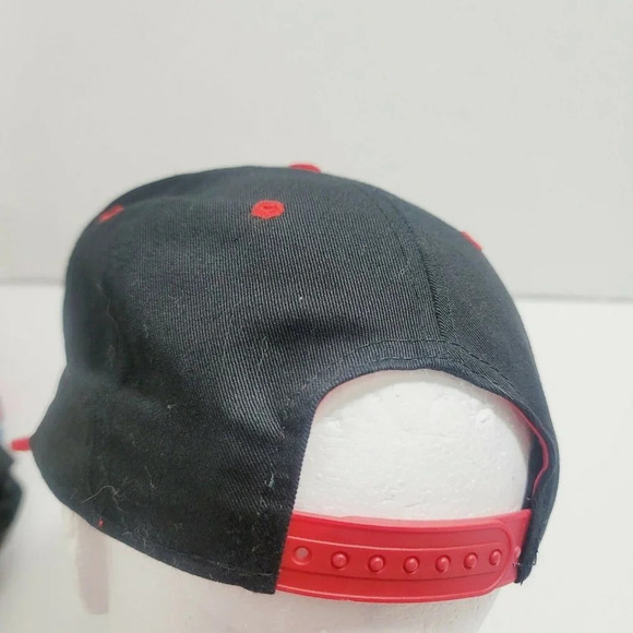 Dc Comic Men's Batman Hat Back Snap Button & Top Solid Black/Red - Picture 4 of 6